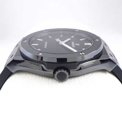 ウブロ Hublot 腕時計 クラシック フュージョン ブラックマジック 45mm 511.CM.1171.RX デイト 裏スケ ビス ブラック文字盤 黒 サテン仕上げ セラミック チタン SS アリゲーターレザー&ラバーベルト 自動巻き 【中古】