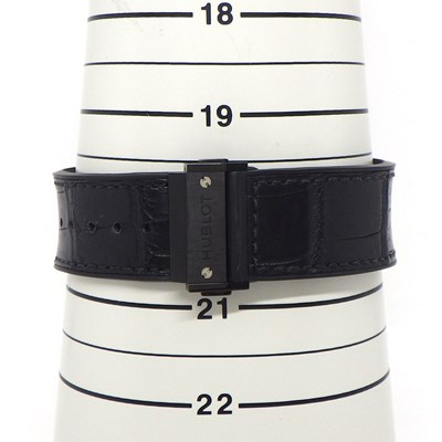 ウブロ Hublot 腕時計 クラシック フュージョン ブラックマジック 45mm 511.CM.1171.RX デイト 裏スケ ビス ブラック文字盤 黒 サテン仕上げ セラミック チタン SS アリゲーターレザー&ラバーベルト 自動巻き 【中古】