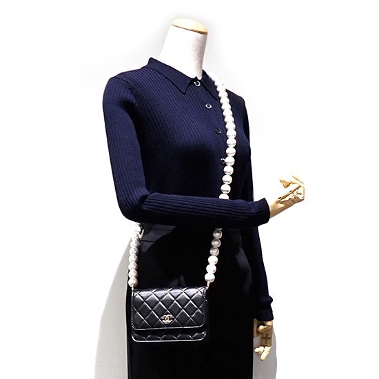 シャネル CHANEL ショルダーバッグ ショルダーウォレット ブラック ラムスキン イミテーションパール 【中古】