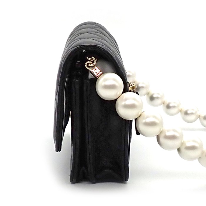 シャネル CHANEL ショルダーバッグ ショルダーウォレット ブラック ラムスキン イミテーションパール 【中古】