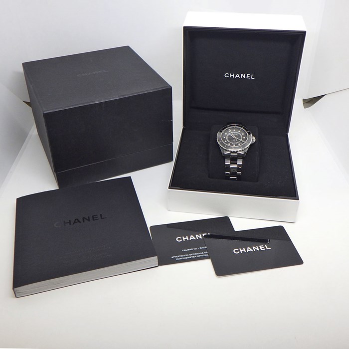 シャネル CHANEL 腕時計 J12 キャリバー12.1 H5702 デイト 回転ベゼル 12ポイント ダイヤモンド インデックス 0.09ct ブラックラッカー文字盤 SS ブラック セラミック 黒 自動巻き 【箱・保付き】 【中古】
