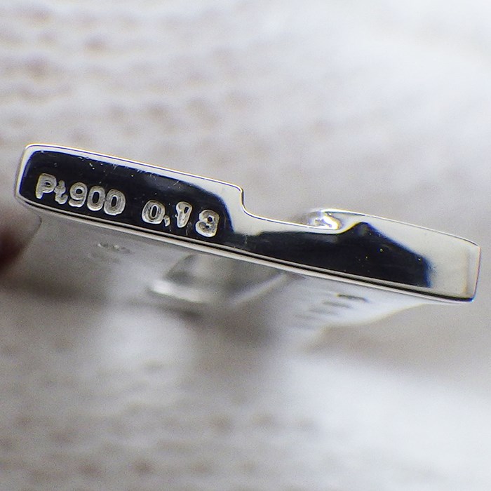 【ダイヤモンド】 ペンダントトップ アルファベット イニシャル R モチーフ ダイヤモンド 計0.13ct PT900