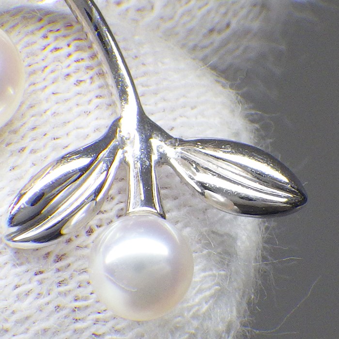 ミキモト MIKIMOTO ピアス オリーブ スウィング ドロップ パール 3.5-4.5mm珠 K18WG 【中古】