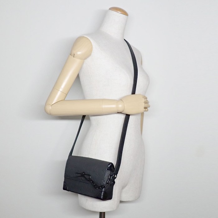 ルイ・ヴィトン LOUIS VUITTON ショルダーバッグ スティーマー ウェアラブル ウォレット M81746 ブラック モノグラムトリヨン 【中古】