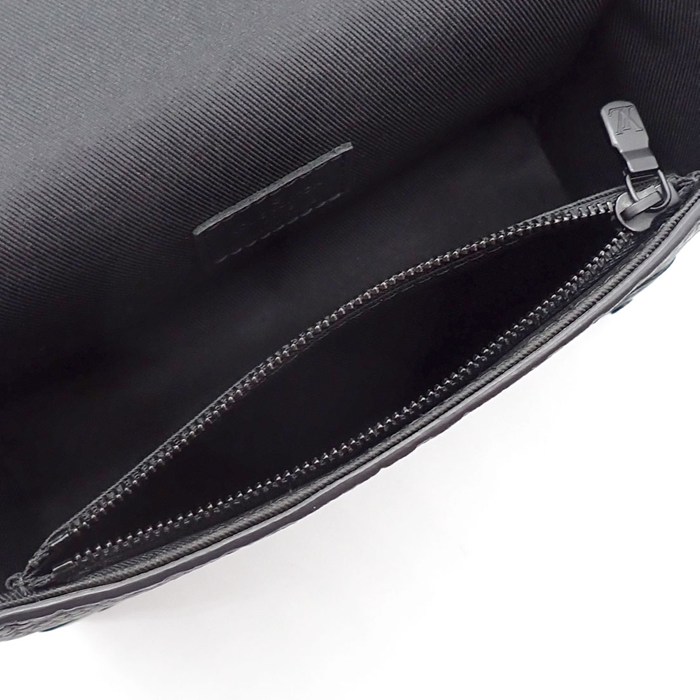 ルイ・ヴィトン LOUIS VUITTON ショルダーバッグ スティーマー ウェアラブル ウォレット M81746 ブラック モノグラムトリヨン 【中古】