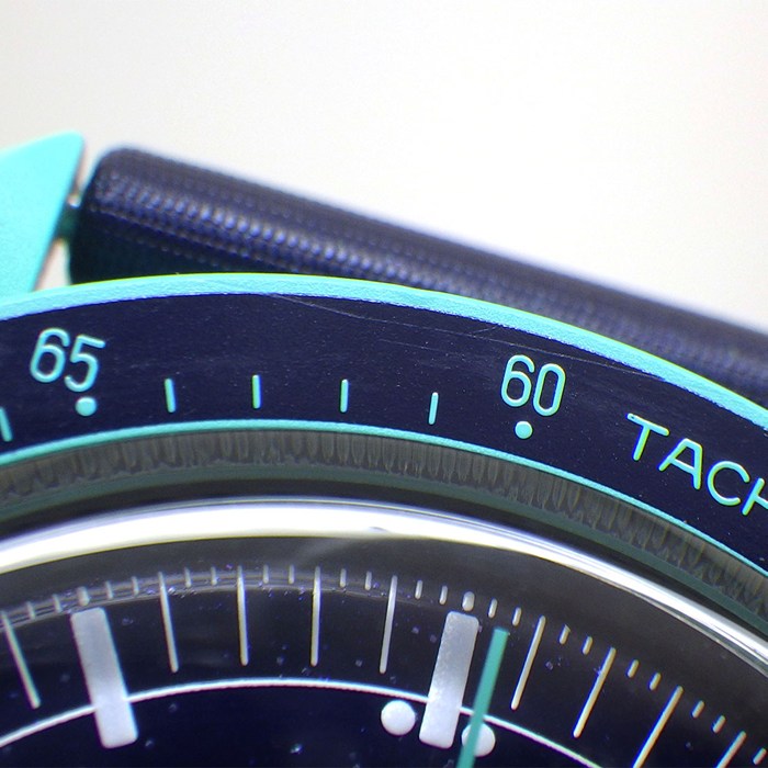 スウォッチ×オメガ Swatch×OMEGA 腕時計 スピードマスター ミッションオンアース POLAR LIGHTS SO33L103 ネイビー文字盤 ターコイズブルー バイオセラミック ナイロンベルト クオーツアナログ 【箱・保付き】 【中古】