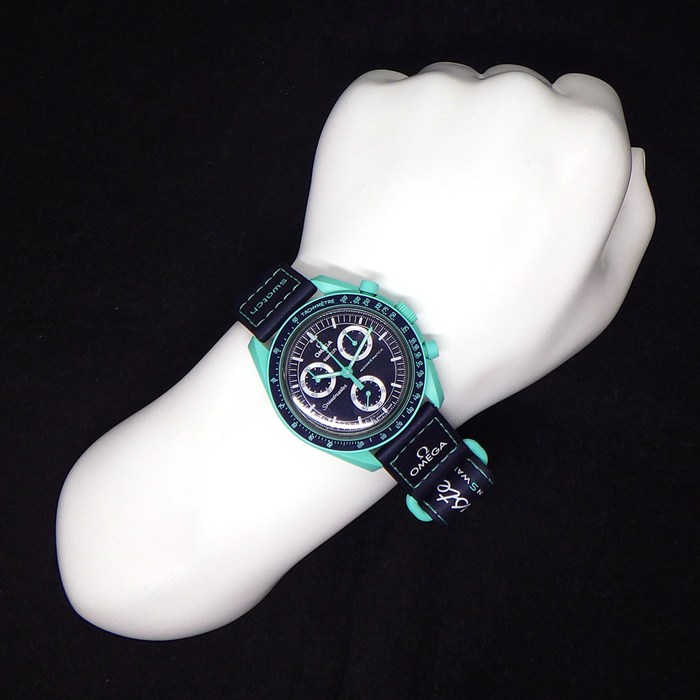 スウォッチ×オメガ Swatch×OMEGA 腕時計 スピードマスター ミッションオンアース POLAR LIGHTS SO33L103 ネイビー文字盤 ターコイズブルー バイオセラミック ナイロンベルト クオーツアナログ 【箱・保付き】 【中古】
