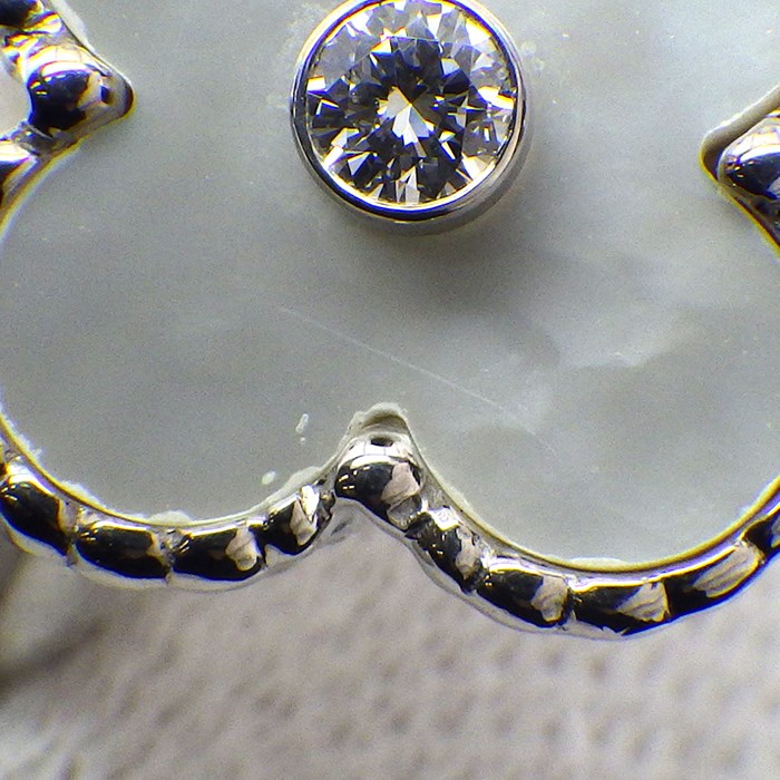 ヴァンクリーフ&アーペル Van Cleef & Arpels リング ヴィンテージ アルハンブラ VCARF48900 1ポイント ダイヤモンド 0.05ct ホワイト シェル K18WG 8.5号 / #49 【中古】