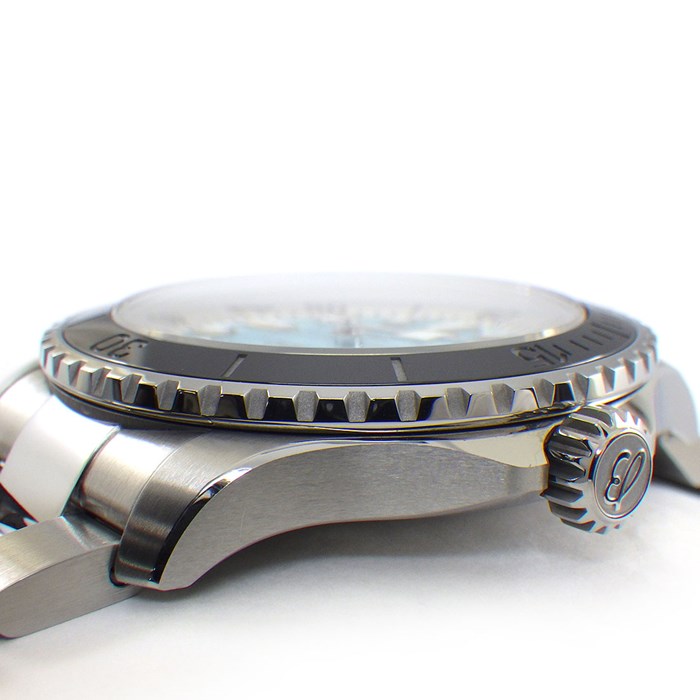 ブライトリング Breitling 腕時計 スーパーオーシャン オートマチック 44 A17376211L2A1 夜光針/インデックス 回転式ベゼル ホワイト&ターコイズブルー文字盤 メタルブレス SS 自動巻き 【箱・保付き】 【中古】