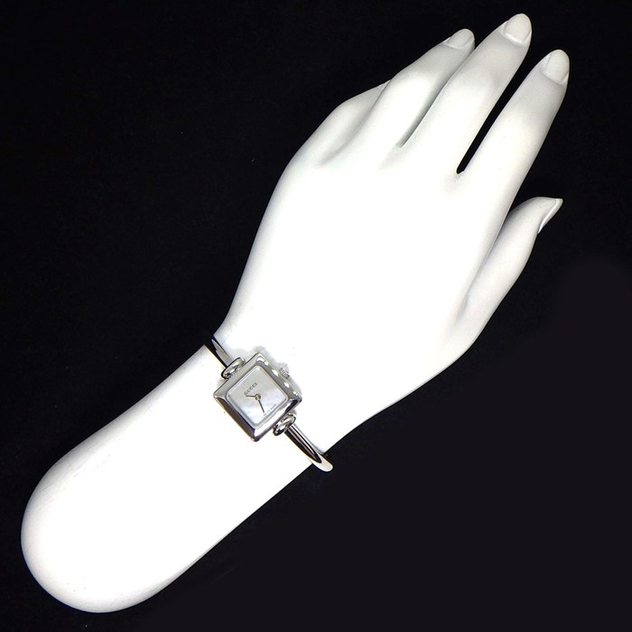 グッチ GUCCI 腕時計 バングルウォッチ 1900L スクエア ホワイト