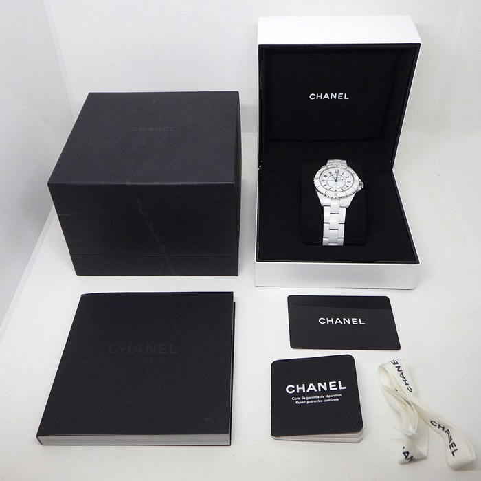 シャネル CHANEL 腕時計 J12 H5700 デイト 裏スケ 夜光インデックス 夜光針 回転ベゼル ホワイト 文字盤 セラミック 自動巻き 【箱・保付き】 【中古】