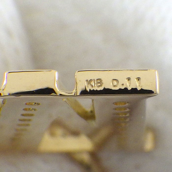 【ダイヤモンド】 ペンダントトップ アルファベット イニシャル M ダイヤモンド 計0.11ct K18YG