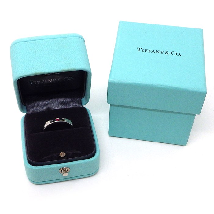 ティファニー Tiffany & Co. リング フラットバンド ロゴ 3ポイント ルビー PT950 9号 【中古】