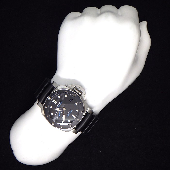 パネライ PANERAI 腕時計 サブマーシブル PAM02683 デイト スモールセコンド 回転ベゼル 夜光インデックス 夜光針 ブラック文字盤 SS ブラックラバーベルト 自動巻き 【中古】