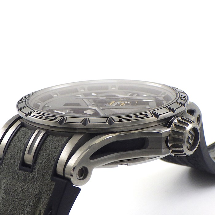 ロジェ・デュブイ ROGER DUBUIS 腕時計 エクスカリバー ウラカン スパイダー RDDBEX0748 グレー/スケルトン文字盤 デイト 裏スケ ラバー 自動巻き 【箱・保付き】 【中古】