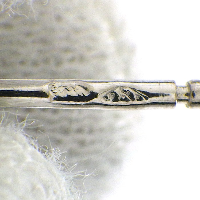 ヴァンクリーフ&アーペル Van Cleef & Arpels ピアス フリヴォル ミニ VCARPJMO00 フラワーモチーフ 2ポイント ダイヤモンド 計0.10ct K18WG 【中古】