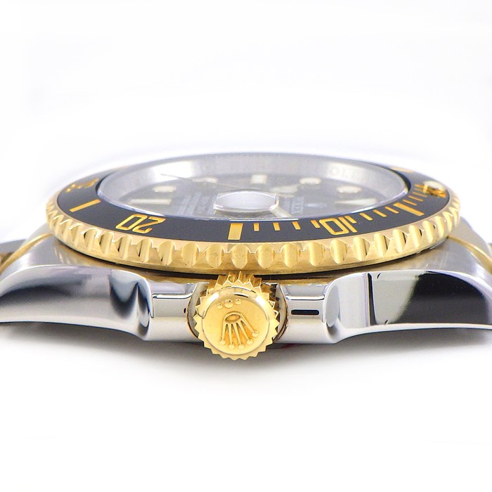 ロレックス Rolex 腕時計 サブマリーナー デイト 116613LN ルーレット刻印 デイト 夜光インデックス 夜光針 回転ベゼル ブラック文字盤 K18YG SS 自動巻き 【箱・保付き】 【中古】