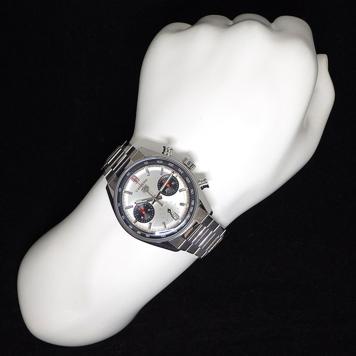 タグ・ホイヤー TAG Heuer 腕時計 カレラ クロノグラフ CBS2216.BA0048 デイト スモールセコンド 裏スケ 夜光インデックス 夜光針 サンレイ シルバー/ブラック文字盤 SS 自動巻き 【箱・保付き】 【中古】