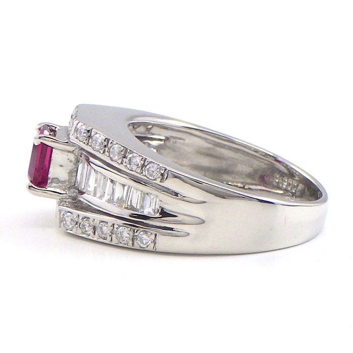 【ルビー ダイヤモンド】 リング 1ポイント エメラルドカット ルビー 0.61ct ハーフサークル ダイヤモンド 0.65ct PT900 10号 【中古】