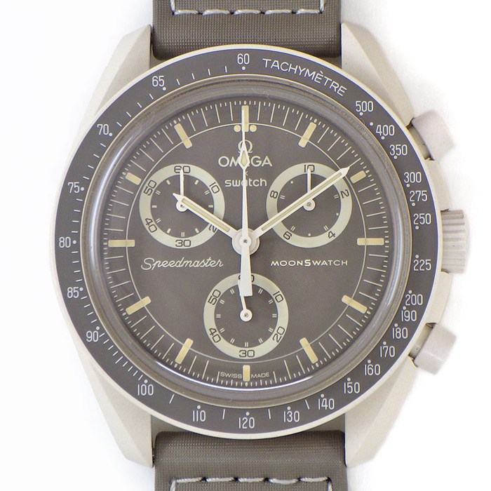 スウォッチ×オメガ Swatch×OMEGA 腕時計 ムーンスウォッチ ミッション オン アース デザート SO33T103 スピードマスター グレージュ文字盤 サンドカラー バイオセラミック ベルクロストラップ クオーツアナログ 【箱・保付き】 【中古】
