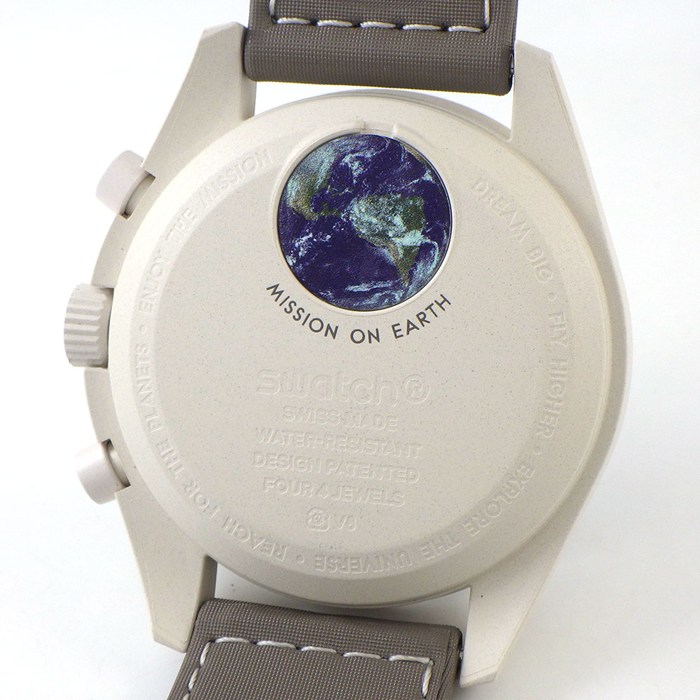 スウォッチ×オメガ Swatch×OMEGA 腕時計 ムーンスウォッチ ミッション オン アース デザート SO33T103 スピードマスター グレージュ文字盤 サンドカラー バイオセラミック ベルクロストラップ クオーツアナログ 【箱・保付き】 【中古】