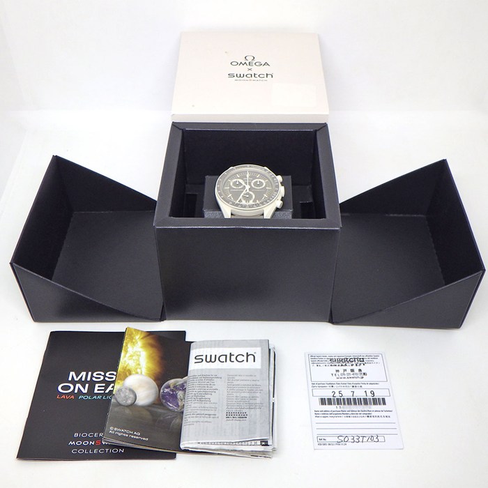 スウォッチ×オメガ Swatch×OMEGA 腕時計 ムーンスウォッチ ミッション オン アース デザート SO33T103 スピードマスター グレージュ文字盤 サンドカラー バイオセラミック ベルクロストラップ クオーツアナログ 【箱・保付き】 【中古】