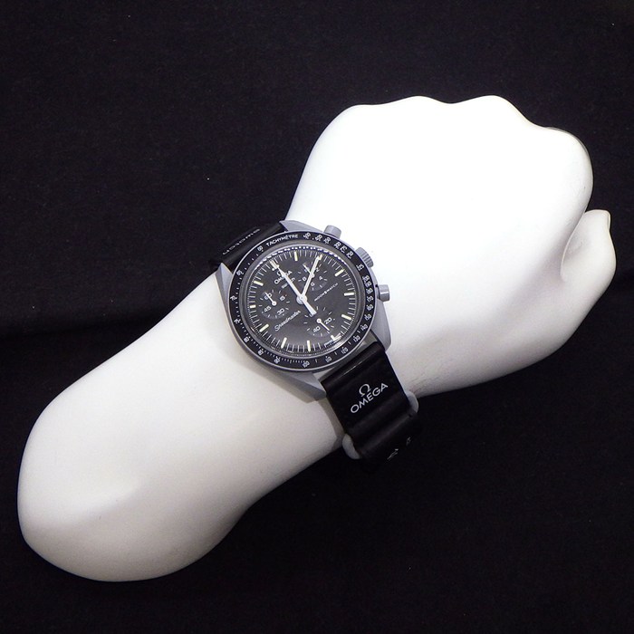 スウォッチ×オメガ Swatch×OMEGA 腕時計 ムーンスウォッチ ミッション トゥ ザ ムーン S033M100 スピードマスター ブラック文字盤 スチールグレー バイオセラミック ブラック ベルクロストラップ クオーツアナログ 【箱・保付き】 【中古】
