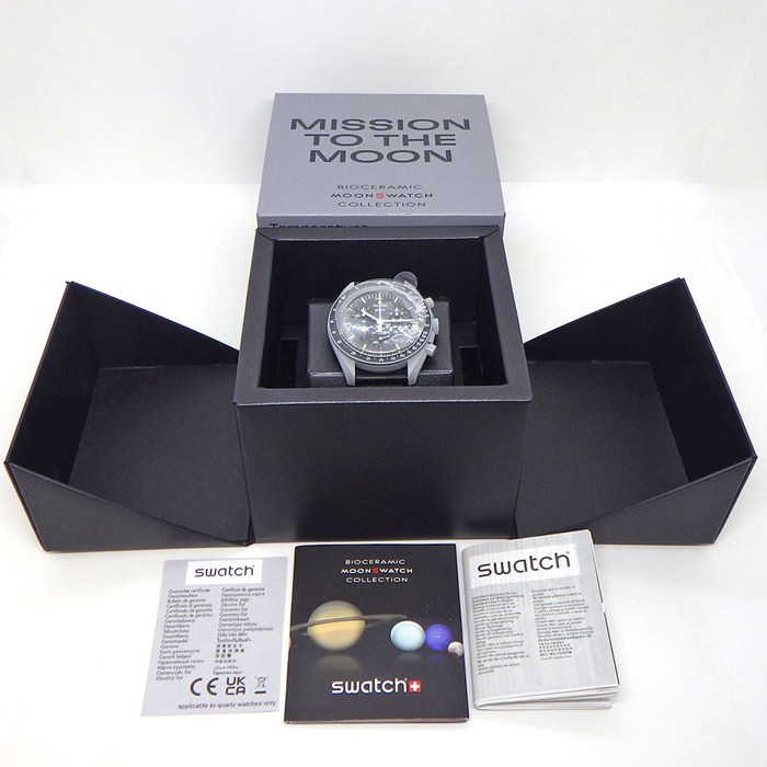 スウォッチ×オメガ Swatch×OMEGA 腕時計 ムーンスウォッチ ミッション トゥ ザ ムーン S033M100 スピードマスター ブラック文字盤 スチールグレー バイオセラミック ブラック ベルクロストラップ クオーツアナログ 【箱・保付き】 【中古】