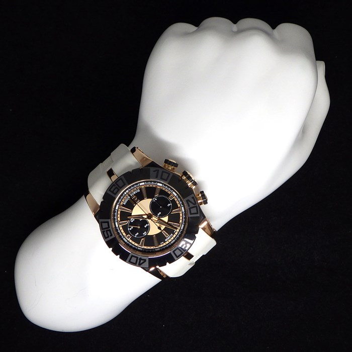 ロジェ・デュブイ ROGER DUBUIS 腕時計 イージーダイバー DBSE0288 28本限定モデル ブラック 文字盤 黒 クロノグラフ スモールセコンド 裏スケ 回転ベゼル K18PG セラミック ラバー 自動巻き 【中古】