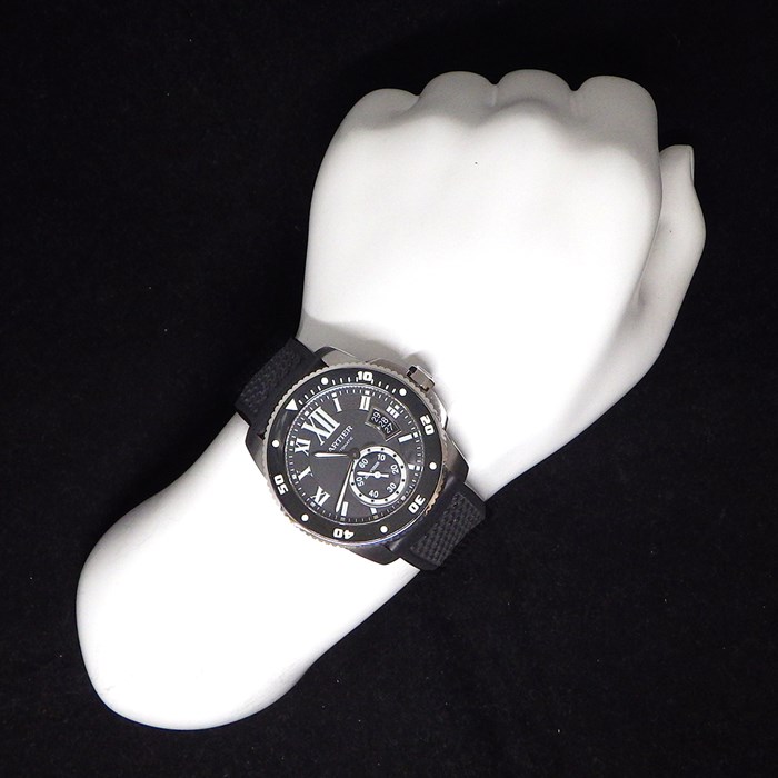 カルティエ Cartier 腕時計 カリブル ダイバー W7100056 デイト スモールセコンド 回転ベゼル 夜光インデックス 夜光針 ブラック文字盤 SS ブラック ラバーベルト 自動巻き 【中古】