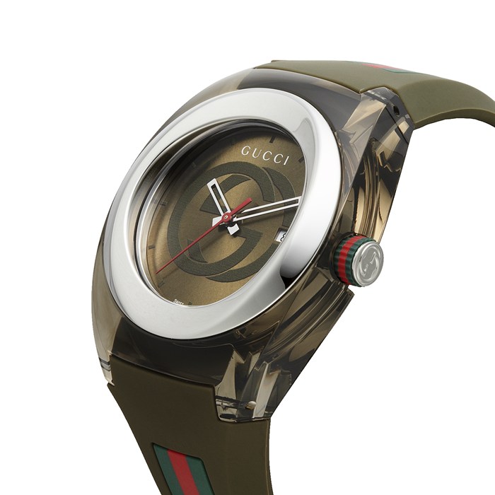【新品・2年保証】グッチ GUCCI 腕時計 シンク YA137106 インターロッキングG サンレイ カーキ文字盤 デイト ラバーベルト SS クオーツアナログ 【箱・保付き】