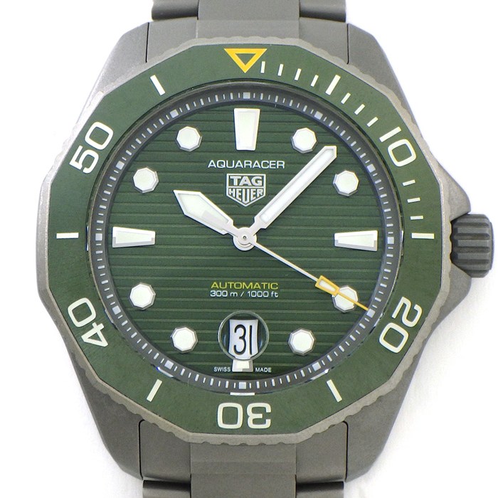 タグ・ホイヤー TAG Heuer 腕時計 アクアレーサー プロフェショナル300 WBP208B.BF0631 デイト 回転ベゼル 夜光インデックス 夜光針 ストライプ サンレイ グリーン文字盤 チタン 自動巻き 【箱・保付き】 【中古】