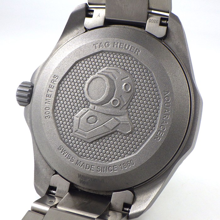 タグ・ホイヤー TAG Heuer 腕時計 アクアレーサー プロフェショナル300 WBP208B.BF0631 デイト 回転ベゼル 夜光インデックス 夜光針 ストライプ サンレイ グリーン文字盤 チタン 自動巻き 【箱・保付き】 【中古】