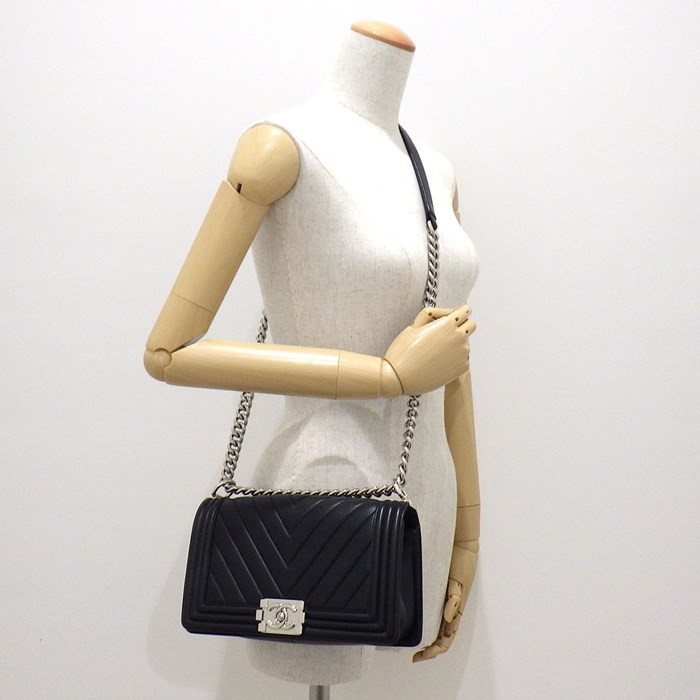 シャネル CHANEL ハンドバッグ ショルダーバッグ ボーイシャネル 25 シェブロン A67086 ブラック グレー ラムスキン シルバー金具 【中古】