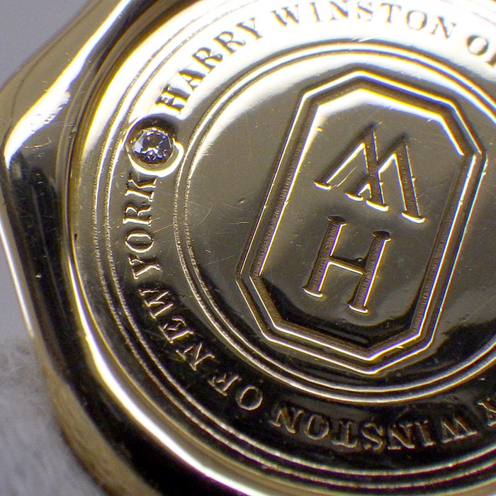 ハリーウィンストン HARRY WINSTON ペンダントトップ シールド バイ ハリーウィンストン CMDYRDCLSLD HWロゴ 2ポイント ダイヤモンド 計0.01ct K18YG 【箱・保付き】 【中古】
