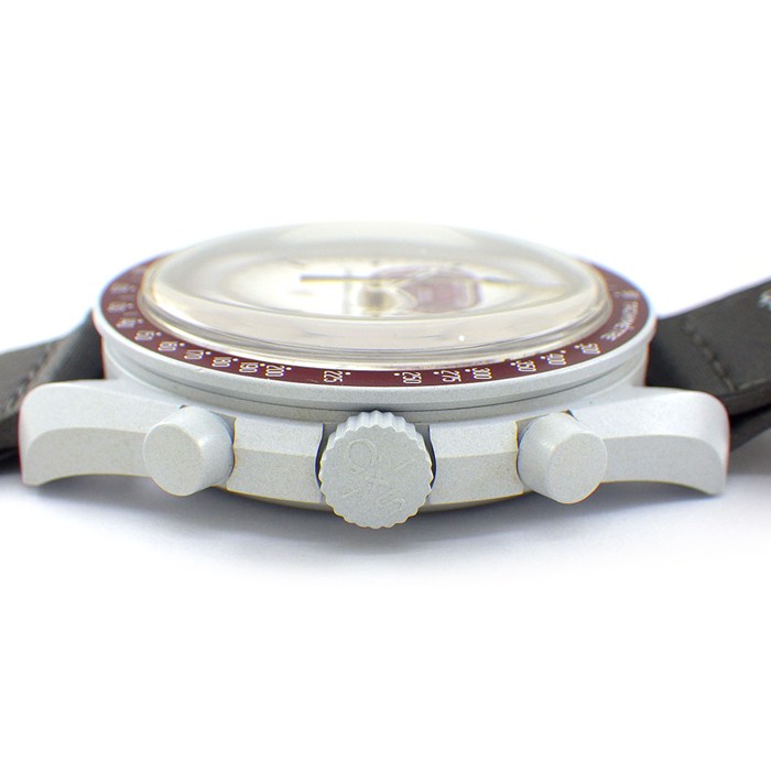 スウォッチ×オメガ Swatch×OMEGA 腕時計 スピードマスター ミッショントゥプルート SO33M101 バーガンディ/ホワイト文字盤 バイオセラミック ナイロンベルト クオーツアナログ 【箱・保付き】 【中古】