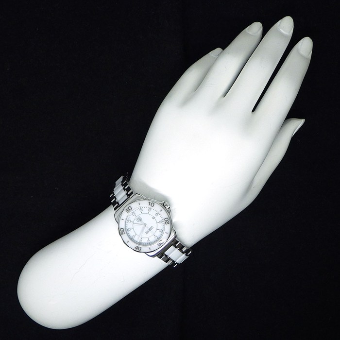 タグ・ホイヤー TAG Heuer 腕時計 フォーミュラ1 WAH1315.BA0868 12ポイント ダイヤインデックス デイト夜光針/インデックス ホワイト 文字盤 セラミック SS クオーツアナログ 【中古】