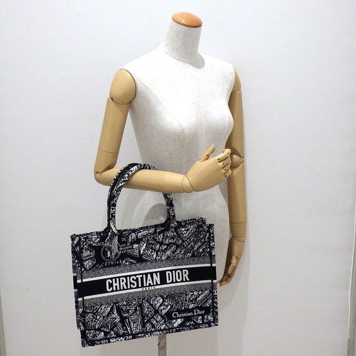 ディオール Dior トートバッグ ハンドバッグ ブックトート ミディアム M1296ZOMP_M46I ブラック ホワイト プラン ドゥ パリ エンブロイダリー (コットン) 【中古】