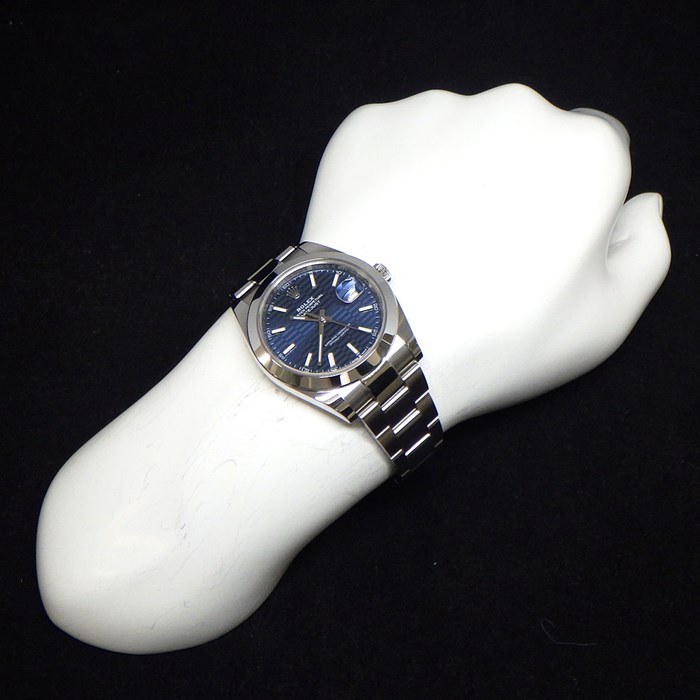 ロレックス Rolex 腕時計 オイスター パーペチュアル デイトジャスト 41 126300 ルーレット刻印 サンレイ ギョーシェ フルーテッドモチーフ ブルー文字盤 オイスターブレス オイスタースチール 自動巻き 【箱・保付き】 【中古】