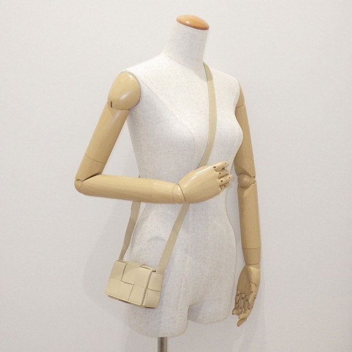 ボッテガ・ヴェネタ BOTTEGA VENETA ショルダーバッグ キャンディ カセット 666688 VMAY1 9776 ポリッジ レザー 【中古】