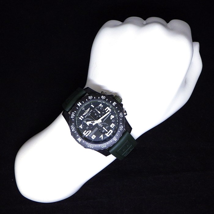 ブライトリング Breitling 腕時計 エンデュランス プロ X82310/X82310D31B1S1 ブラック文字盤 黒 カレンダー クロノグラフ スモールセコンド ブライトライト グリーン ラバー クオーツアナログ 【中古】