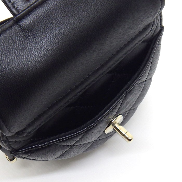 シャネルのショルダーバッグ シャネル CHANEL ショルダーバッグ マトラッセ ハートチェーン