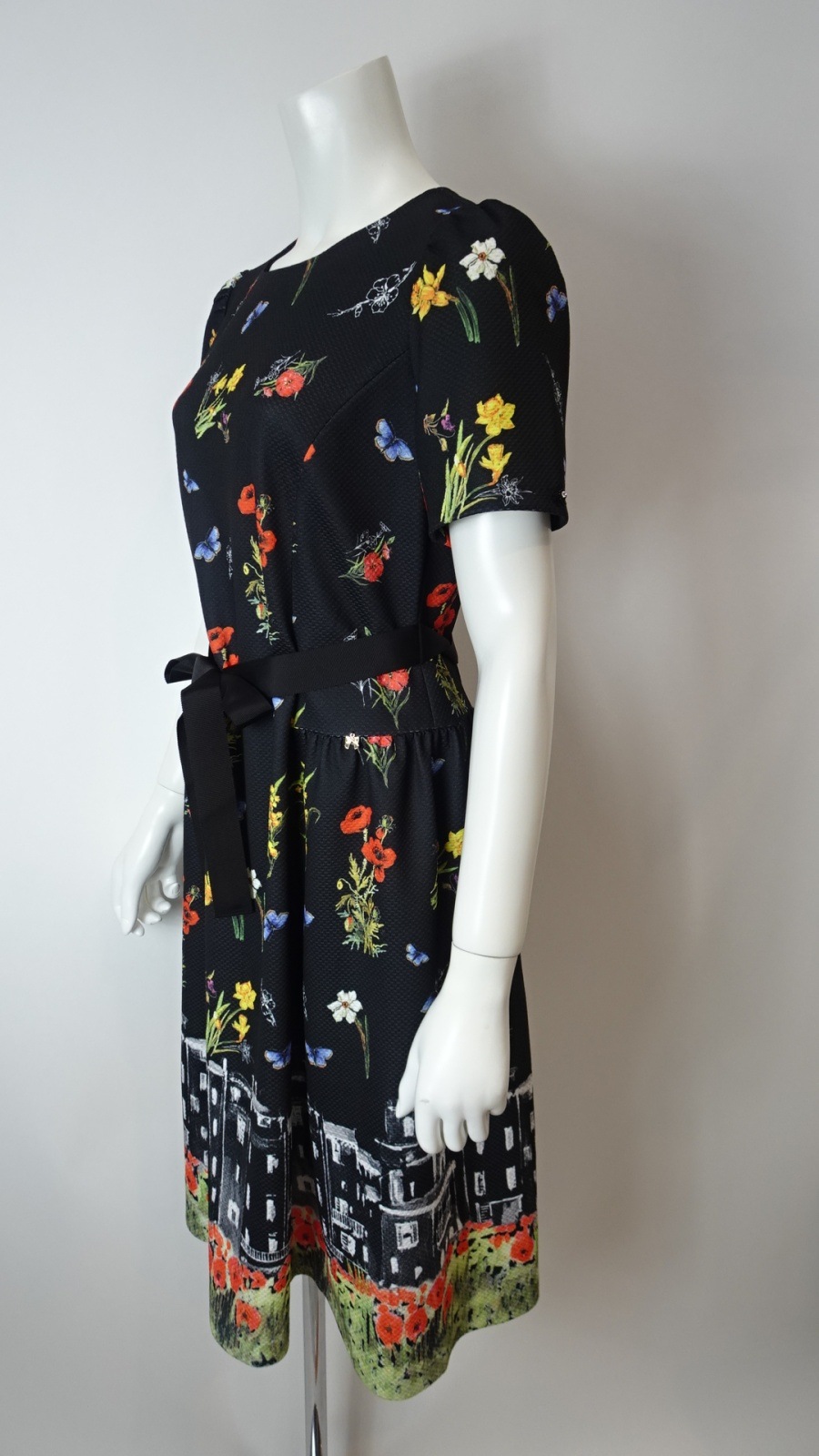 スーパービューティー♡新作花柄多色プリント使い半袖ワンピース ♪ スーパービューティー♡新作花柄多色プリント使い半袖ワンピース