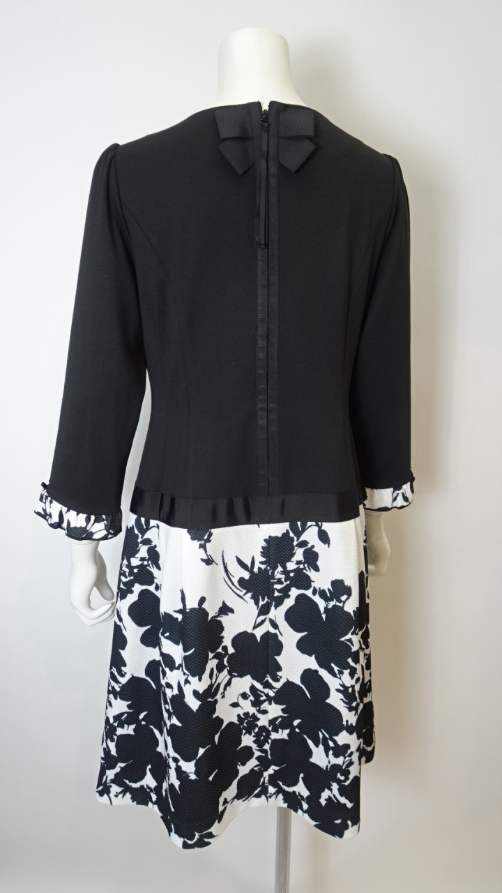 2026年春夏物 モノトーン柄ウェスト切替 ポンチ素材ワンピース 2616009