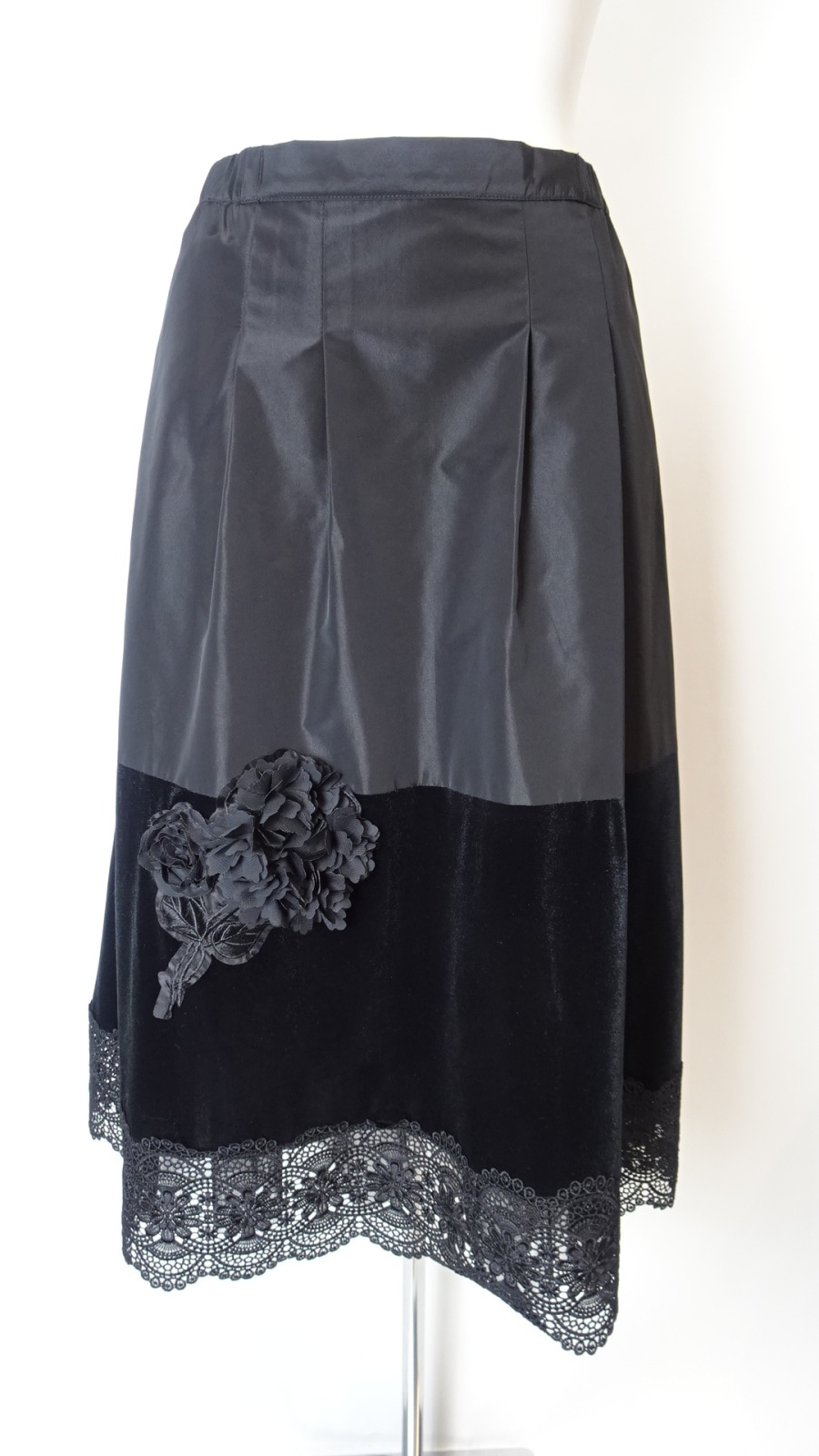 ジュリアン　スーパービューティー　2025年秋冬　　スカート黒44XL新品 ジュリアン スーパービューティー 2025年秋冬 スカート黒44XL新品