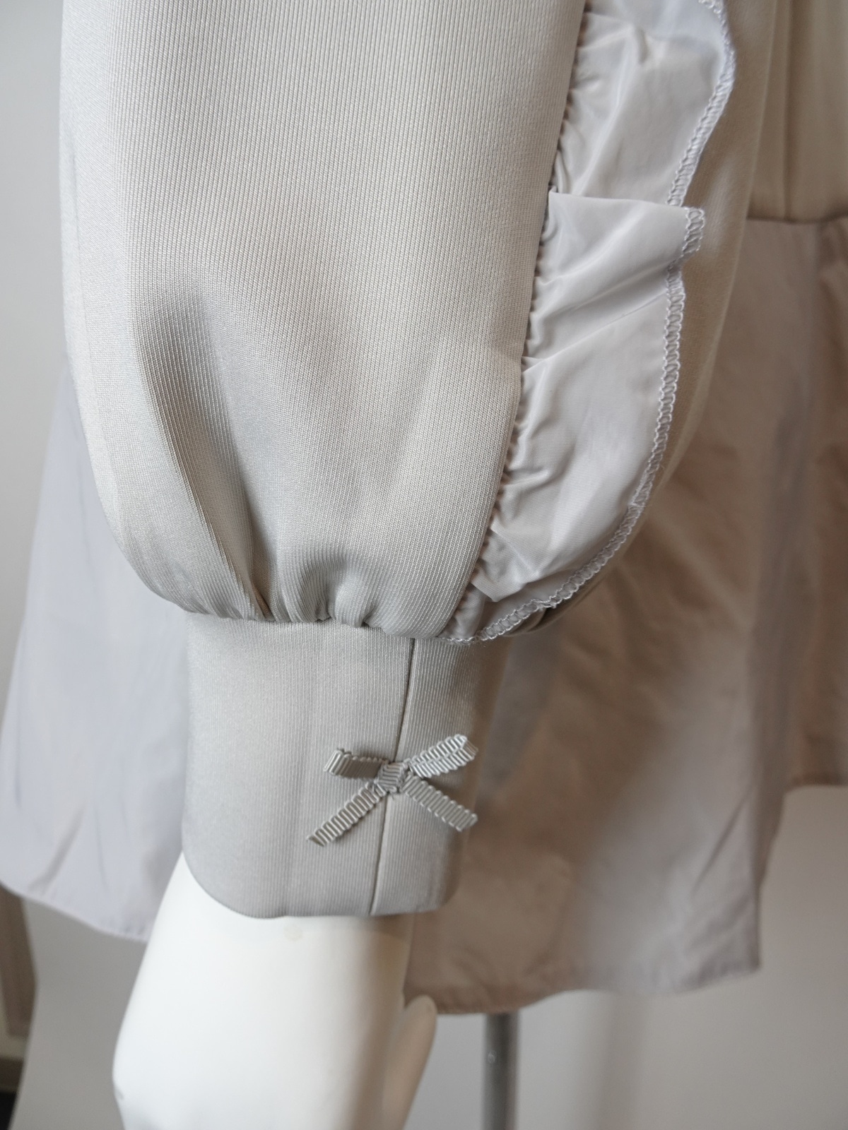 ♡ フリル衿異素材切替ジャケット 2025年春夏 フリル衿異素材切替ジャケット 2517001 ｜Super