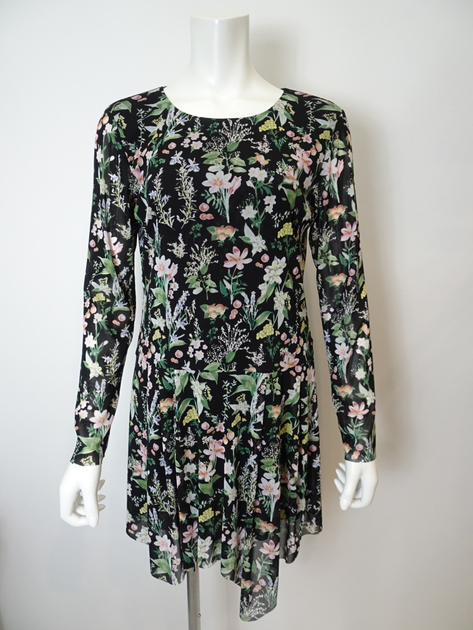 2026年春夏物 アシンメトリーヘム 花柄プリントパワーネット素材