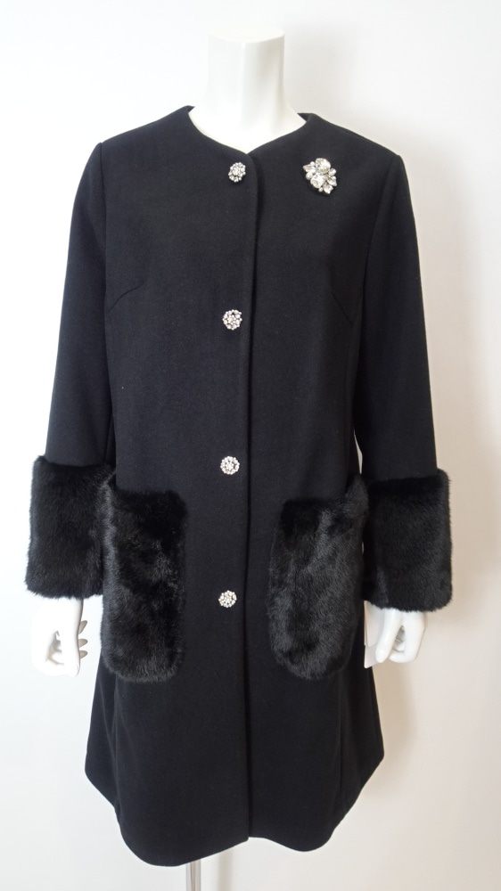 2025年秋冬 ファーストール付ノーカラーコート 2528002 ｜Super Beauty