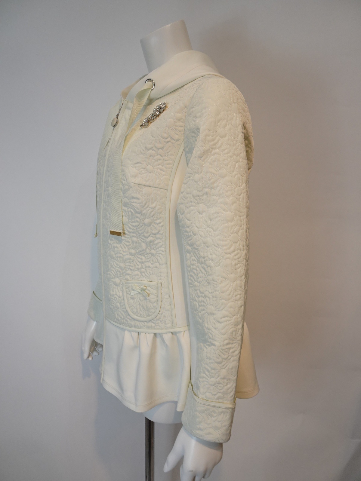 【新品】スーパービューティーキルティング×ダンボールニット裾フリルパーカー44 スーパービューティー パーカー キルティング ダンボールニット