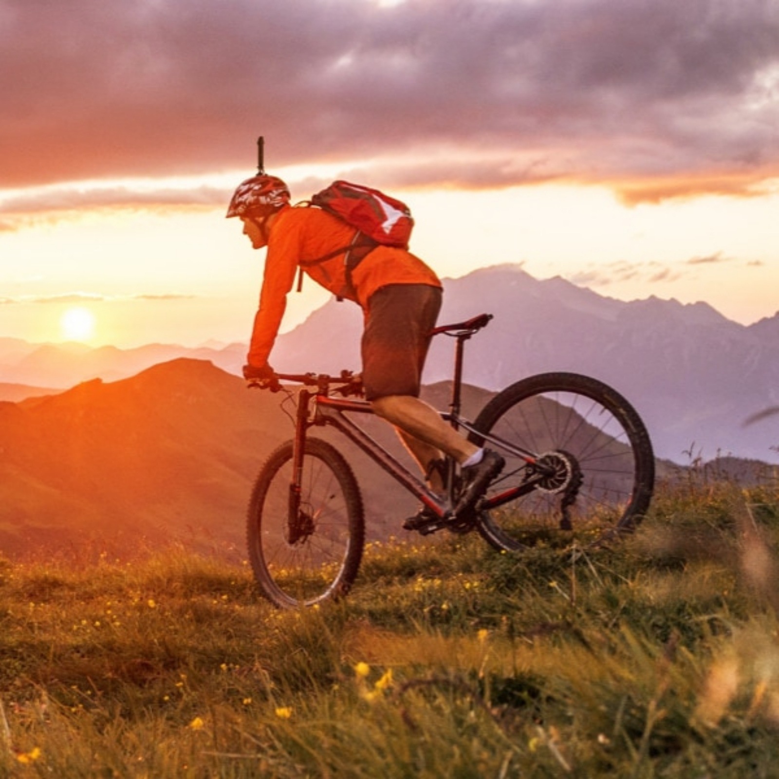Insta360 GO 2 64GB 自転車撮影キット 正規代理店 GO 2本体 マウントアダプターバンドル 自転車・バイク撮影セット 世界最軽量 27g 4m防水 アクションカメラ 360度カメラ